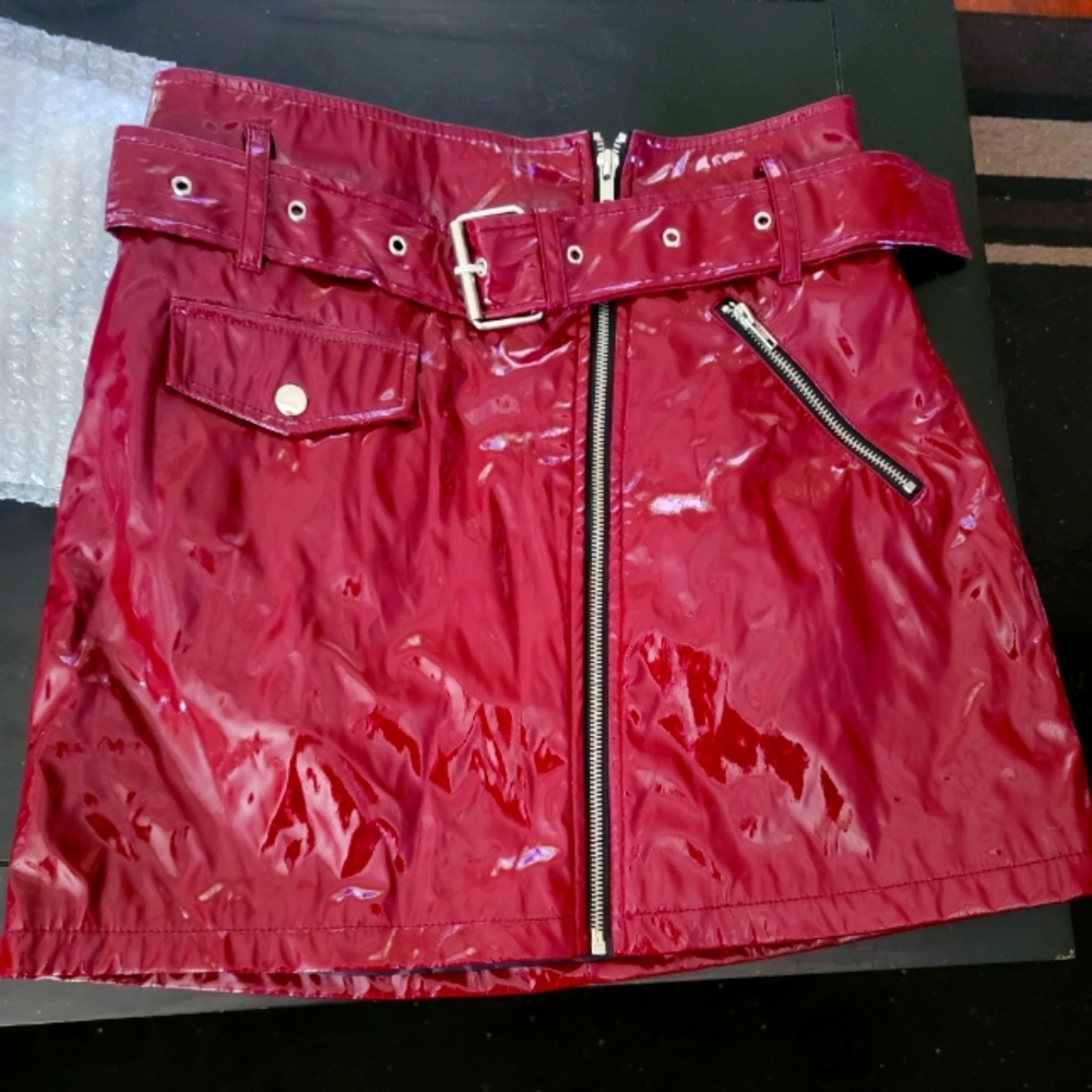 SKIRT Never worn- M